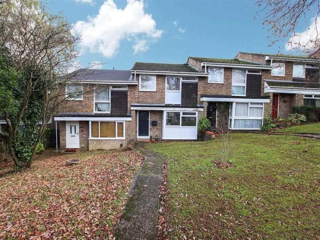 Oakwood Drive, Southampton 3 bed terraced house £1,300 pcm (£300 pw)
