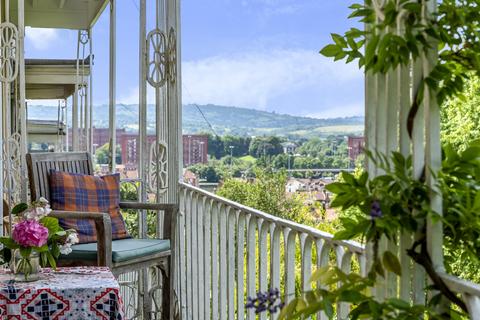 3 Clifton Vale, Bristol, BS8 4PT