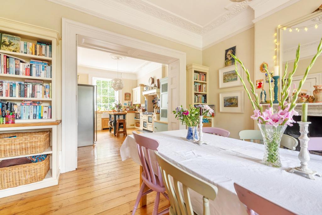 Dining to Kitchen