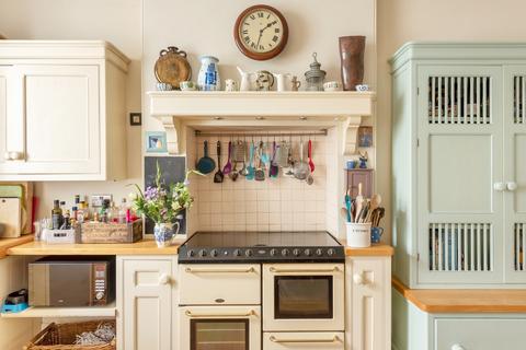 3 Clifton Vale, Bristol, BS8 4PT