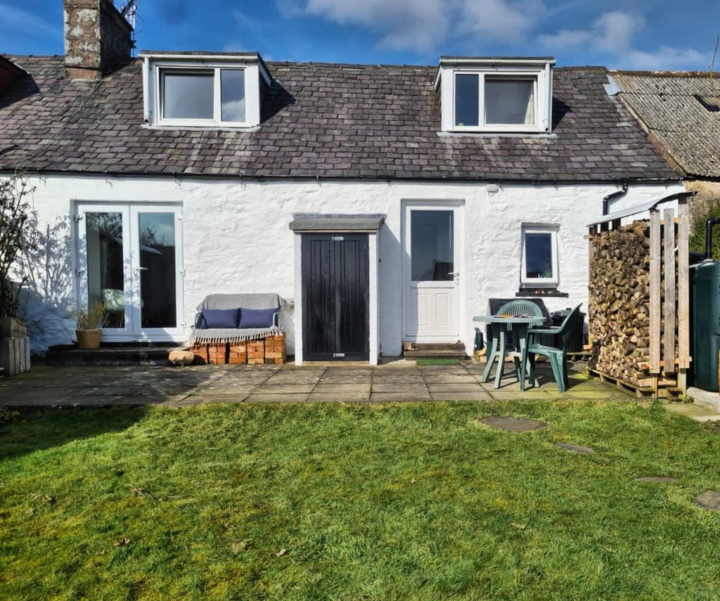 Urrview, 13 Victoria Street, Kirkpatrick Durham 3 bed terraced house