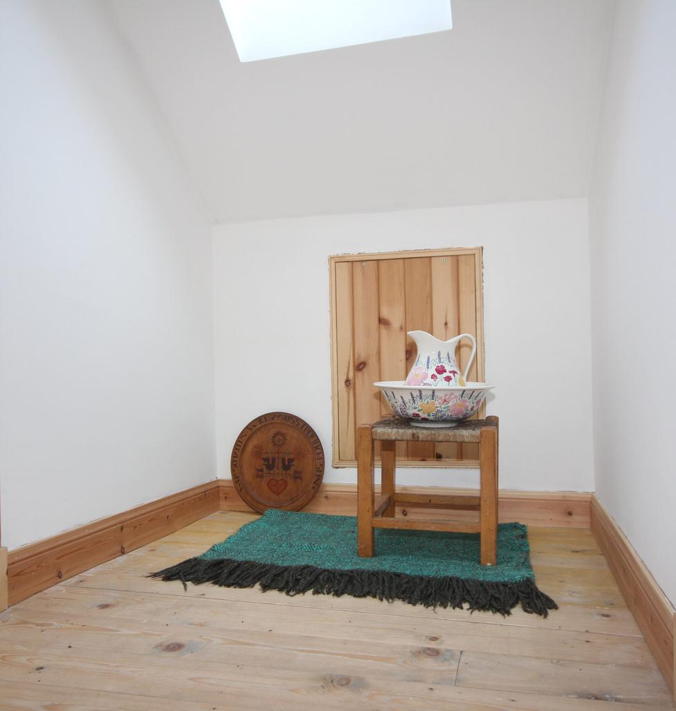 Urrview, 13 Victoria Street, Kirkpatrick Durham -