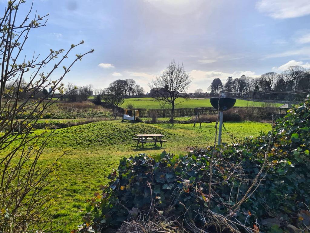 Urrview, 13 Victoria Street, Kirkpatrick Durham -