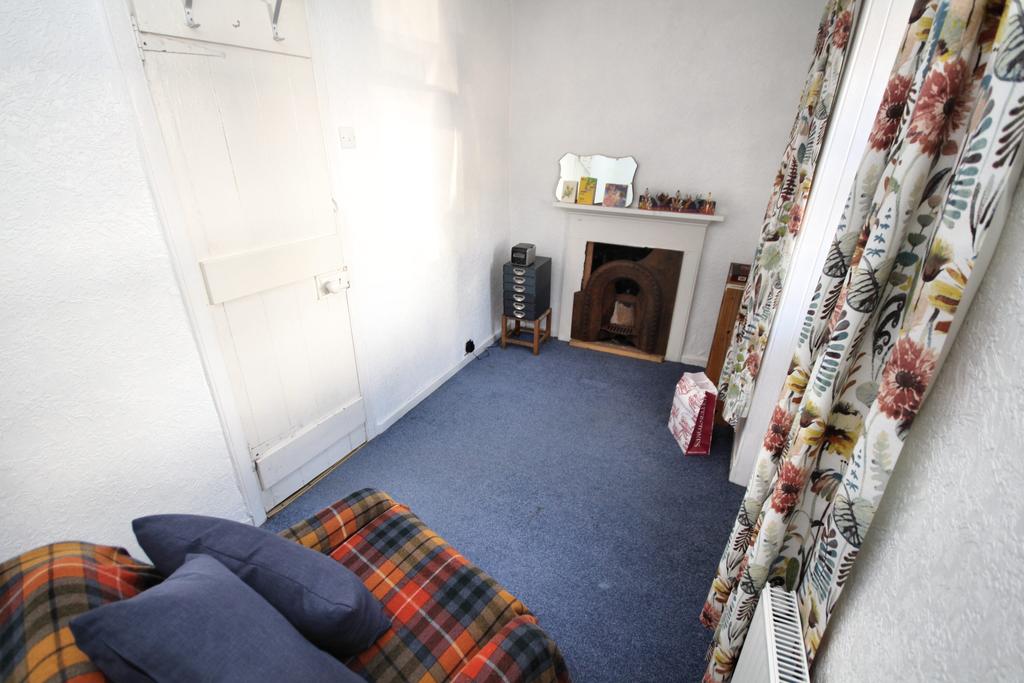 Urrview, 13 Victoria Street, Kirkpatrick Durham -