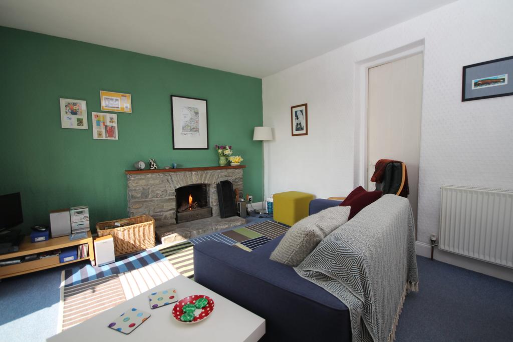 Urrview, 13 Victoria Street, Kirkpatrick Durham -