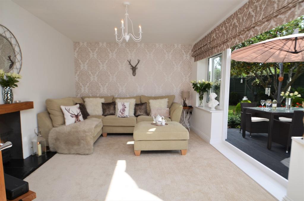Broadlands Drive, Malvern, Worcestershire, WR14 1PW 2 bed detached