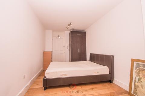 Studio to rent, Bride Street, London  N7