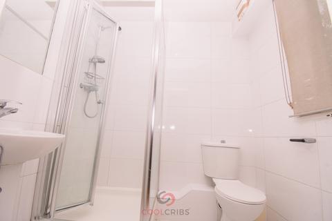 Studio to rent, Bride Street, London  N7