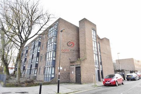 Studio to rent, Bride Street, London  N7