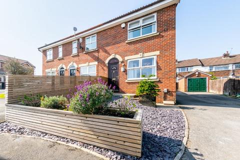 14 Avocet Garth, Leeds, LS10 3HE