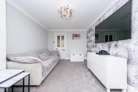 14 Avocet Garth, Leeds, LS10 3HE