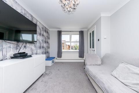 14 Avocet Garth, Leeds, LS10 3HE