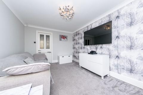 14 Avocet Garth, Leeds, LS10 3HE