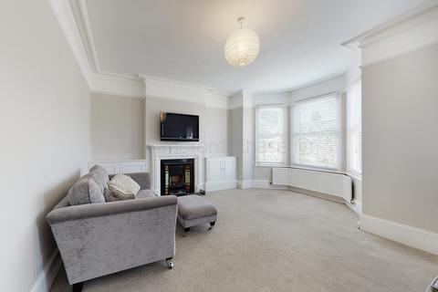 2 bedroom flat to rent, Sutton Road, Muswell Hill, N10