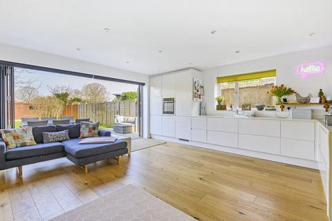 94 Combe Road, Godalming, GU7 3SL