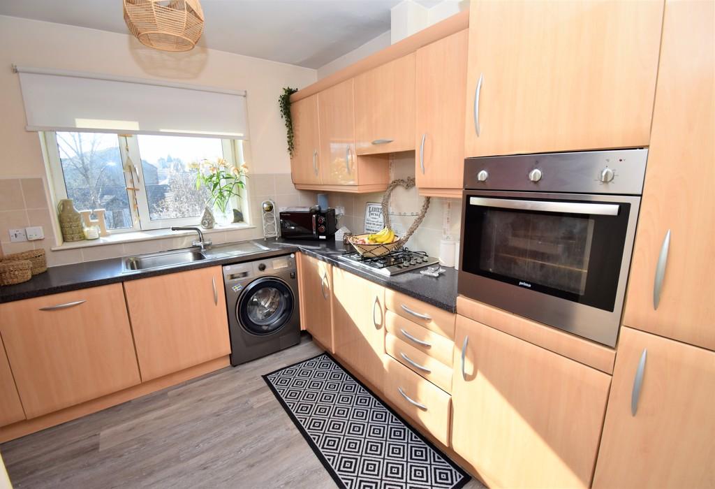 /1 4 Kings Road, Elderslie, Johnstone, Renfrewshire 2 bed flat £110,000