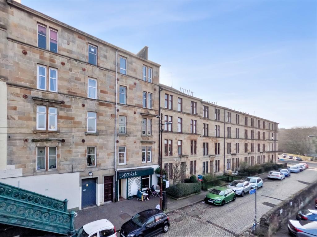 South Woodside Road, Flat 2/2... 2 bed flat £155,000