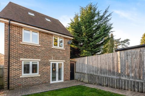 Highbroom Tilford Road, Hindhead, GU26 6SF