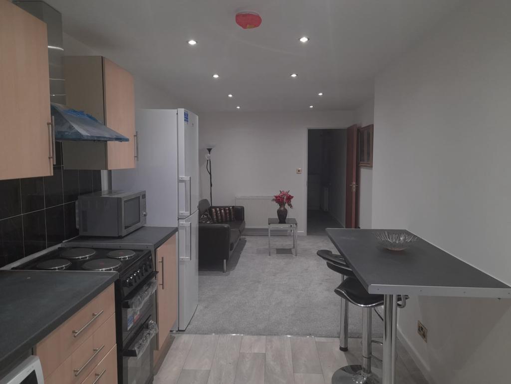4B Fitzroy Drive Roundhay, Leeds 1 bed house £700 pcm (£162 pw)