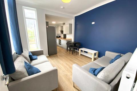 4 bedroom terraced house to rent - Broad Street, Newcastle-under-Lyme, ST5