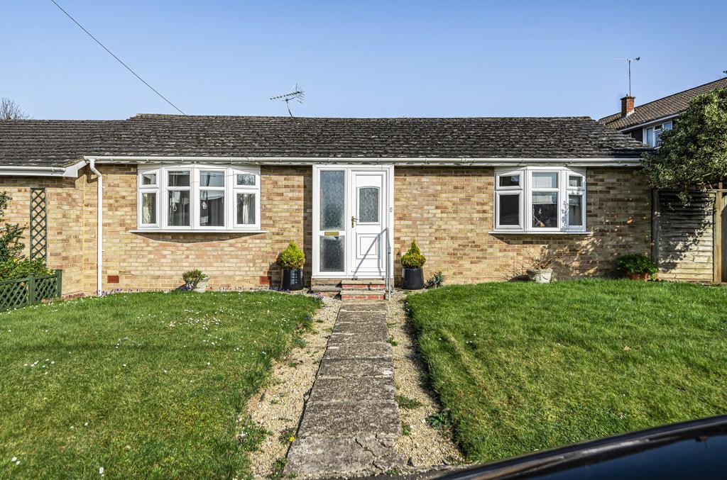 New Farm Road, Alresford, Hampshire... 4 bed bungalow £495,000