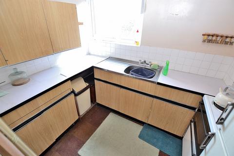 Flat 16, Bantock Court Broad Lane, Wolverhampton, WV3 9DA