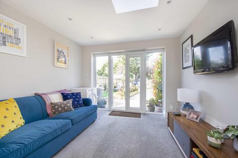 24 Bargate Close, New Malden, KT3 6BQ