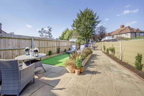 24 Bargate Close, New Malden, KT3 6BQ