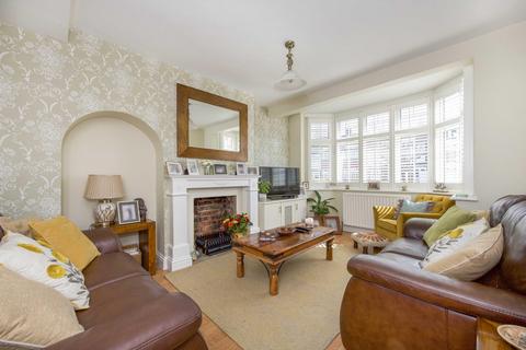 24 Bargate Close, New Malden, KT3 6BQ