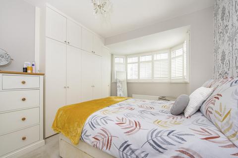 24 Bargate Close, New Malden, KT3 6BQ