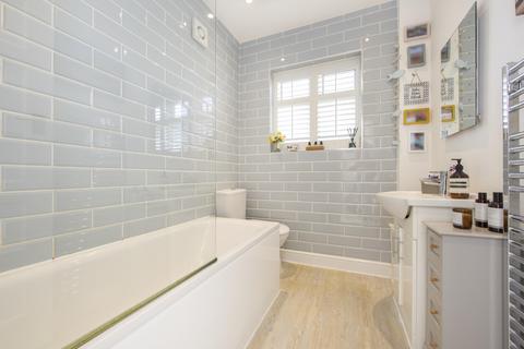 24 Bargate Close, New Malden, KT3 6BQ