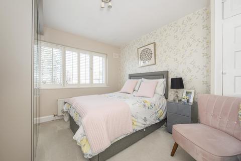 24 Bargate Close, New Malden, KT3 6BQ