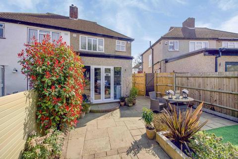 24 Bargate Close, New Malden, KT3 6BQ