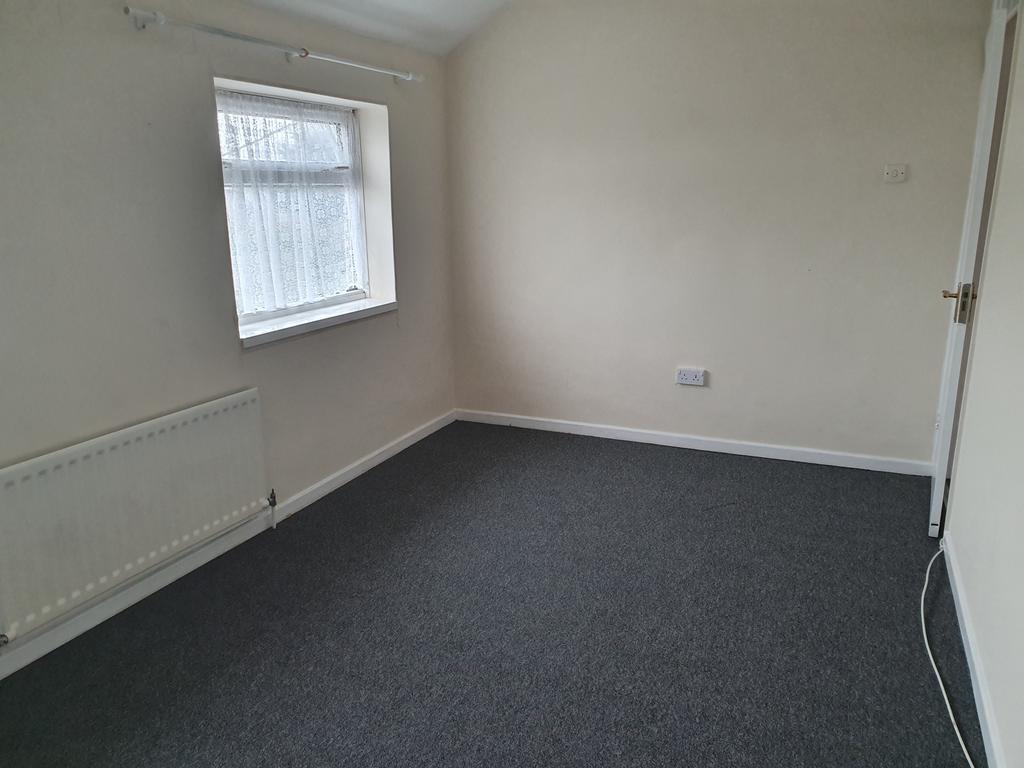 Lyneham Road, Luton, Bedfordshire, LU2 2 bed flat £1,100 pcm (£254 pw)