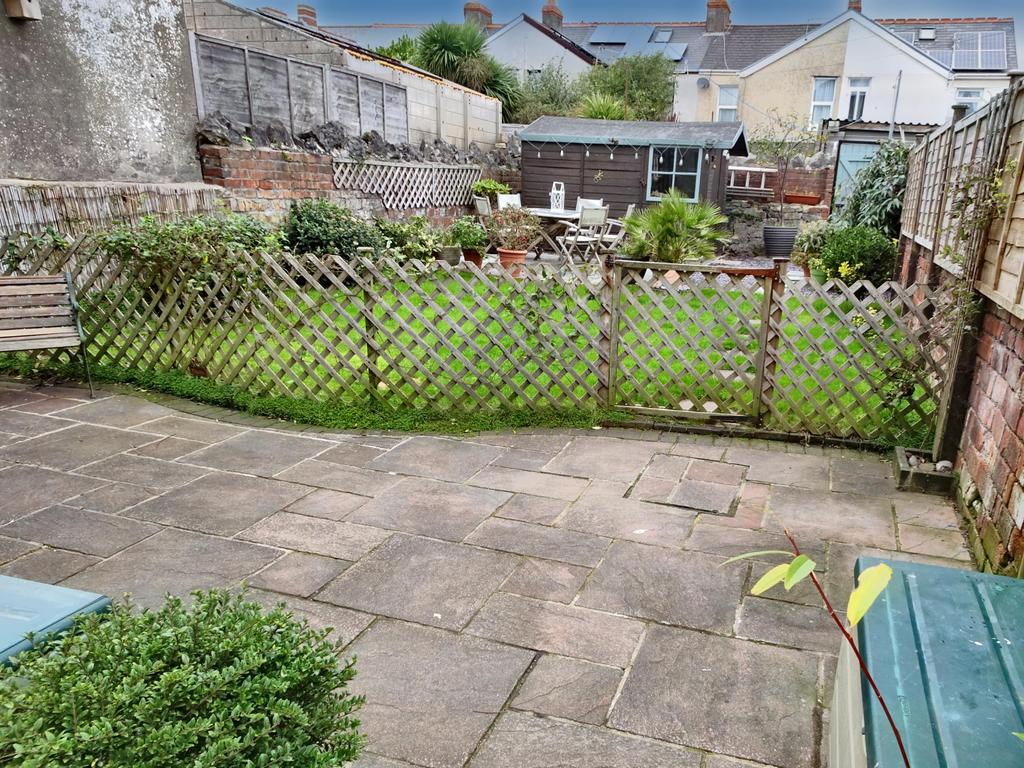 VICTORIA AVENUE, PORTHCAWL, CF36 3HE 5 bed semidetached house £400,000