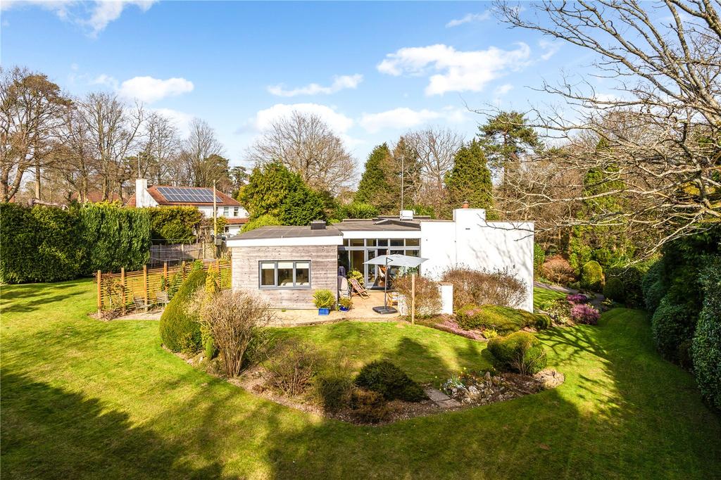 Roffes Lane, Chaldon, Caterham, CR3 5 bed bungalow £1,400,000