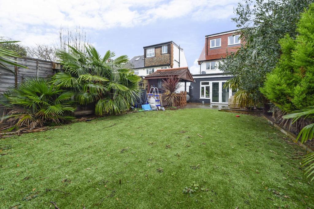 Wheatash Road, Addlestone, KT15 4 bed semidetached house £575,000