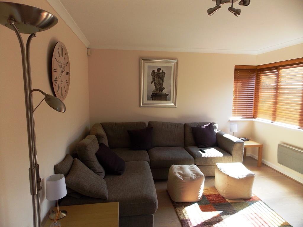 Saffron Court, Saffron Walden, Essex 2 bed flat £950 pcm (£219 pw)
