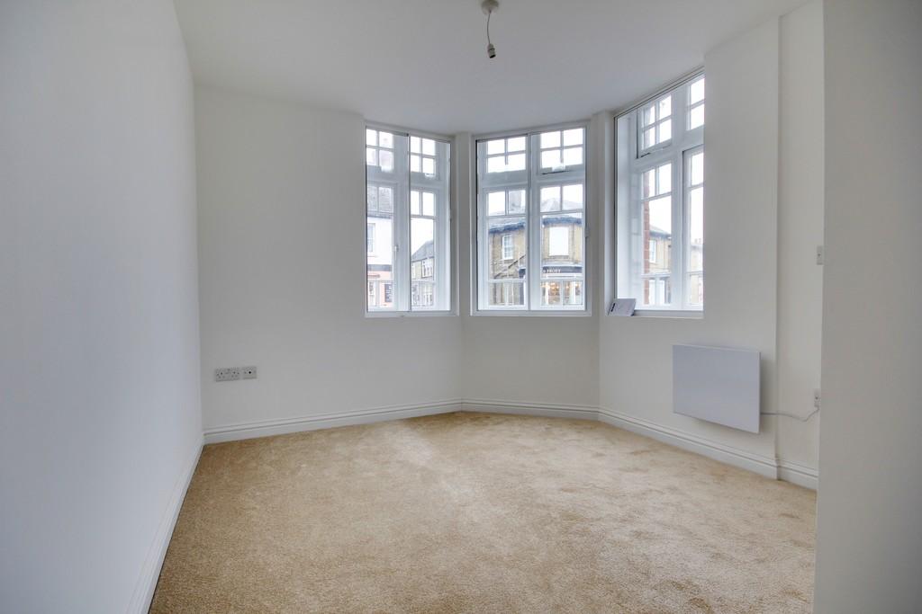 High Street, Somersham 1 bed apartment £625 pcm (£144 pw)