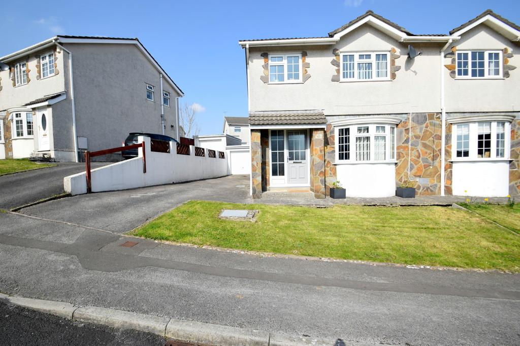 99 Maple Drive, Brackla, Bridgend, Bridgend County Borough, CF31 2PR 3 bed semidetached house