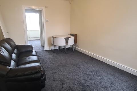 2 bedroom apartment to rent, Chester Road