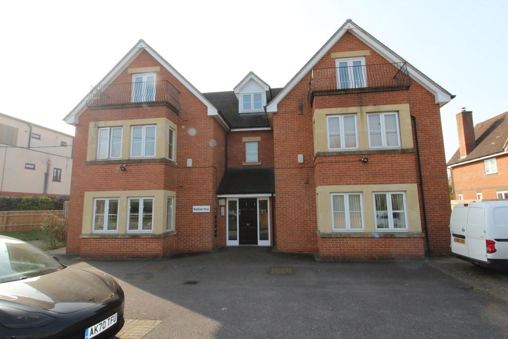 Eynsham Road, Botley 1 bed flat £1,100 pcm (£254 pw)
