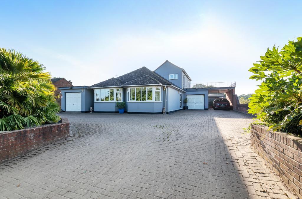 Alton Hall Lane, Stutton, Suffolk, IP9 2SN 4 bed detached house £