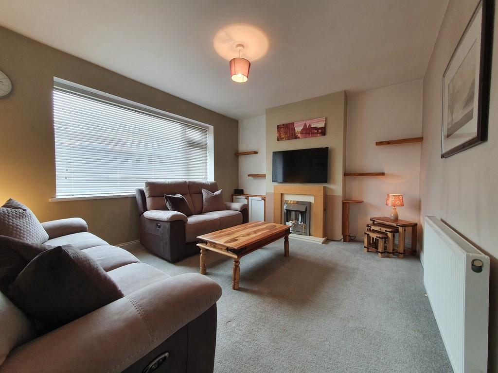 Greenmore Gardens, Aberdeen 3 bed semidetached house £1,000 pcm (£