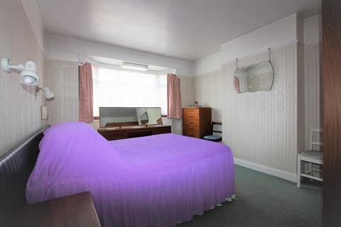 118 Chestnut Grove, Mitcham, CR4 1RB