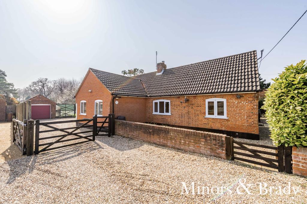 Hall Road, Barton Turf 3 bed detached bungalow £475,000