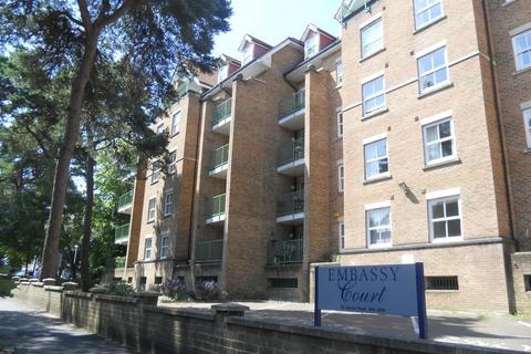 2 bedroom apartment to rent, Embassy Court, Bournemouth