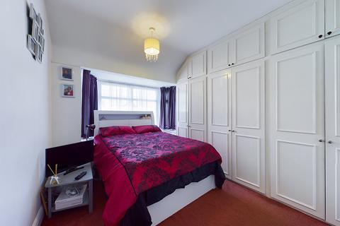 137 Wadham Gardens, Greenford, UB6 0BT