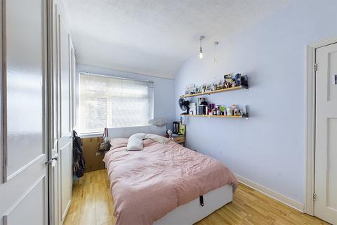 137 Wadham Gardens, Greenford, UB6 0BT