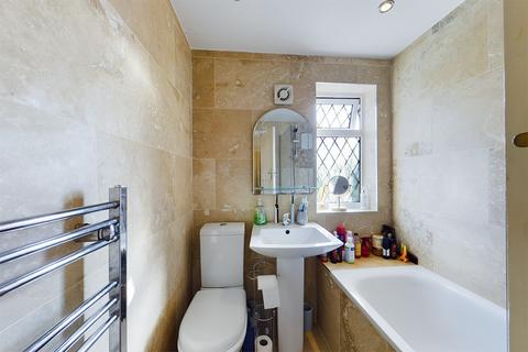 137 Wadham Gardens, Greenford, UB6 0BT